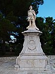 Das Denkmal des deutschen Grafen Matthias von der Schulenburg bewacht den Zugang zur Festung. <br>Er wehrte 1716 den Angriff der ueberlegenen Tuerken ab.